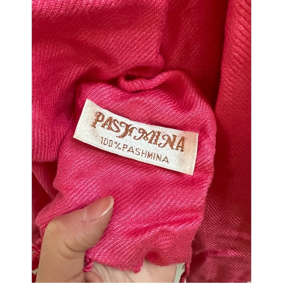 [Pashmina] Bright Pink Fringe Scarf - Picture 2 of 3